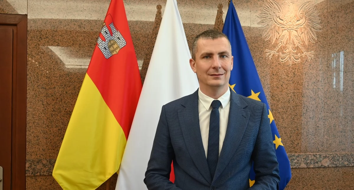 Urząd Miasta, Najwyższy deficyt historii Włocławka Ratusz tłumaczy skąd bierze dziura budżecie - zdjęcie, fotografia