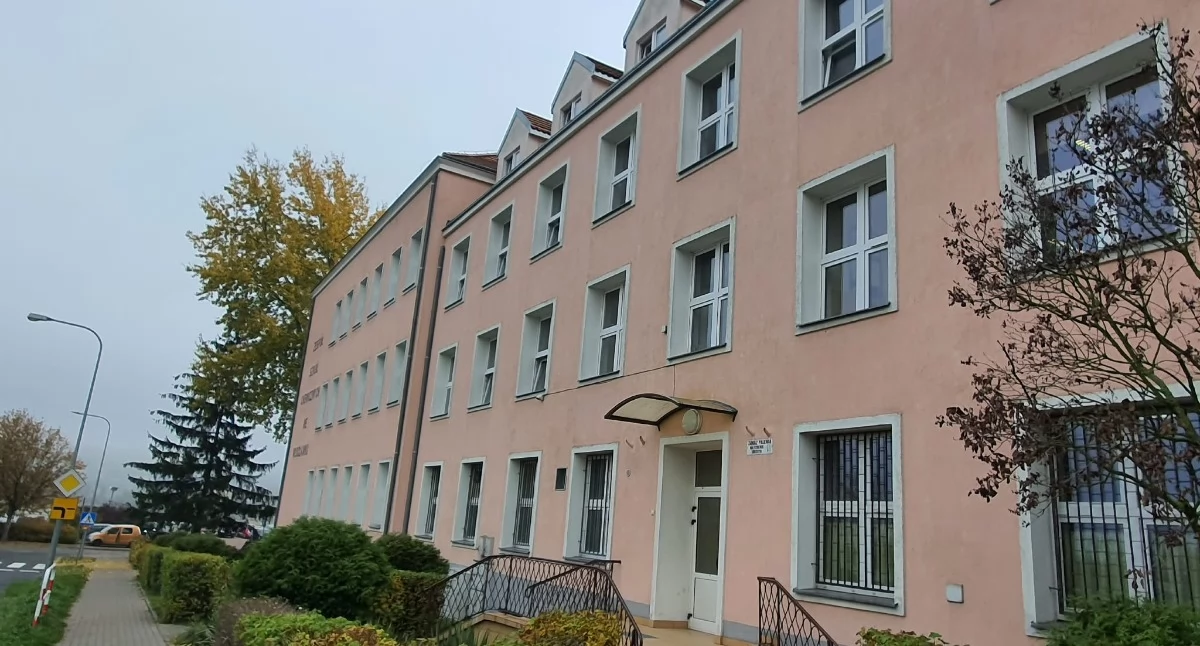 Szkoły średnie, Praca Chemiku Włocławku godziny wzięcia - zdjęcie, fotografia