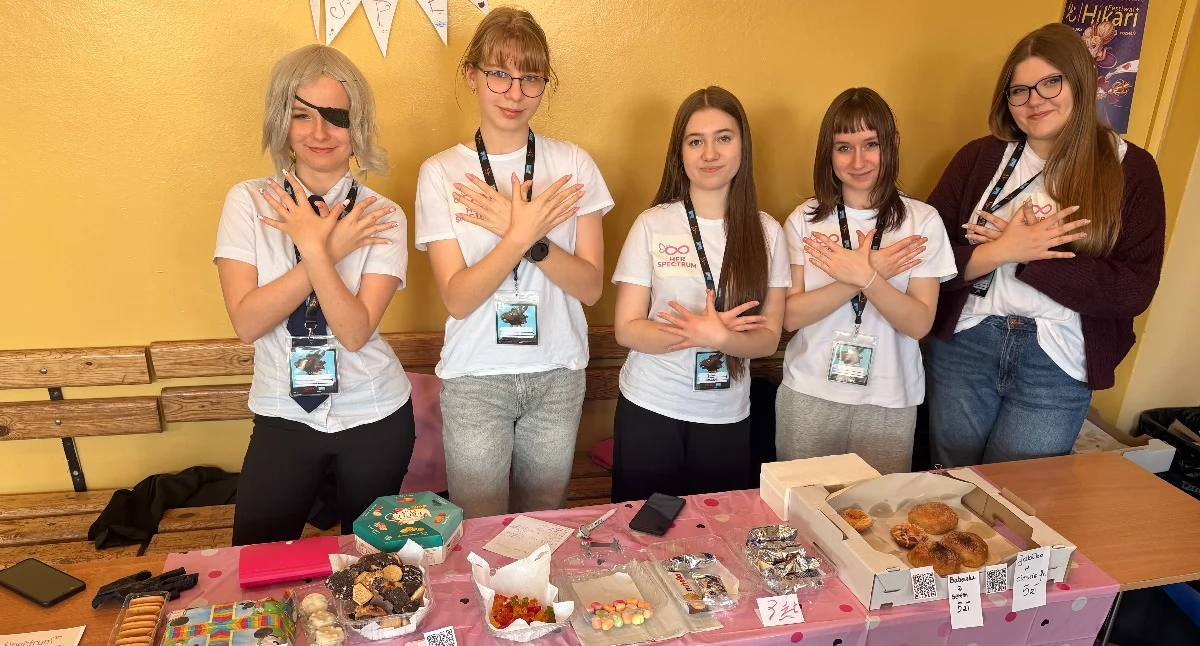 Szkoły średnie, Wielkie serca Włocławka Niezwykła lekcja wrażliwości młodych liderek - zdjęcie, fotografia