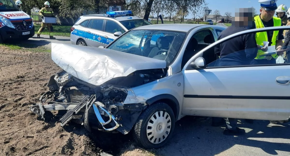 Wypadki drogowe, Zderzenie dwóch gminie Osięciny latka ustąpiła pierwszeństwa - zdjęcie, fotografia