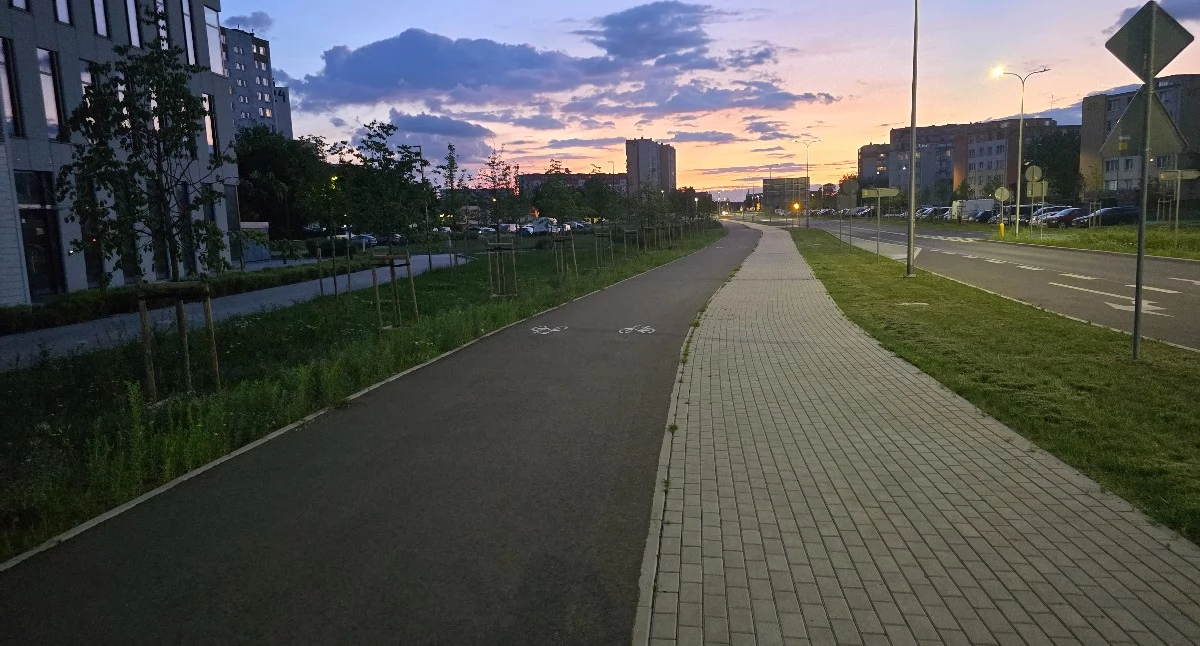 Komunikacja, Włocławek buduje ścieżki rowerowe miliony Konkretne ulice liście - zdjęcie, fotografia