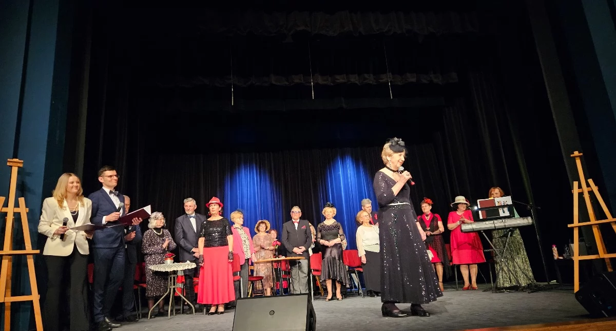 Kultura, artystów scenie Włocławku Seniorzy Seniorom owacjami bisami - zdjęcie, fotografia