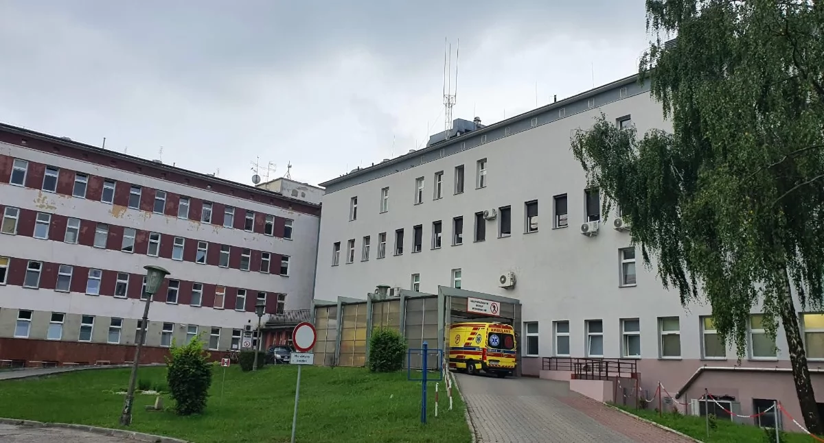 Wypadki drogowe, Kierowca zasłabł uderzył słup Lubrańcu - zdjęcie, fotografia