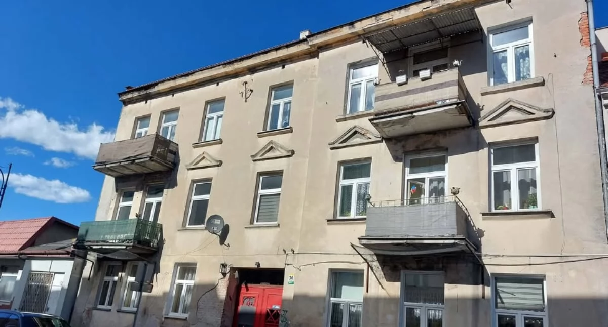 Ludzie_, Pękające ściany dramatyczne relacje mieszkańców kamienicy Włocławku - zdjęcie, fotografia