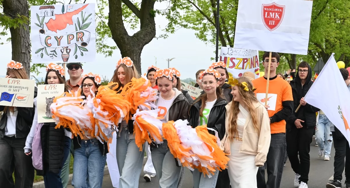 Szkoły średnie, Parada Schumana Włocławku Zdjęcia - zdjęcie, fotografia