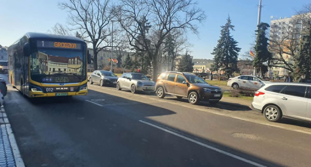 Komunikacja, Rozkład jazdy Włocławek Sprawdź telefonie zaoszczędź - zdjęcie, fotografia