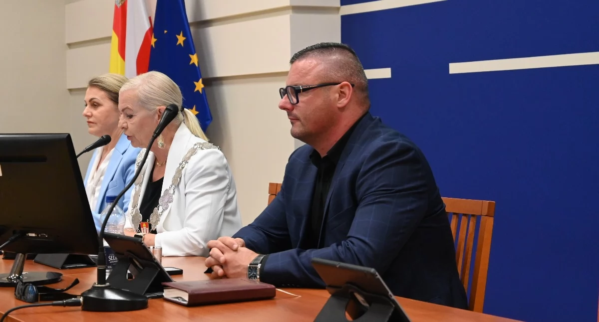 Urząd Miasta, Cyberbezpieczeństwo jednym nadzorem Włocławek szykuje kolejne zmiany szkołach - zdjęcie, fotografia