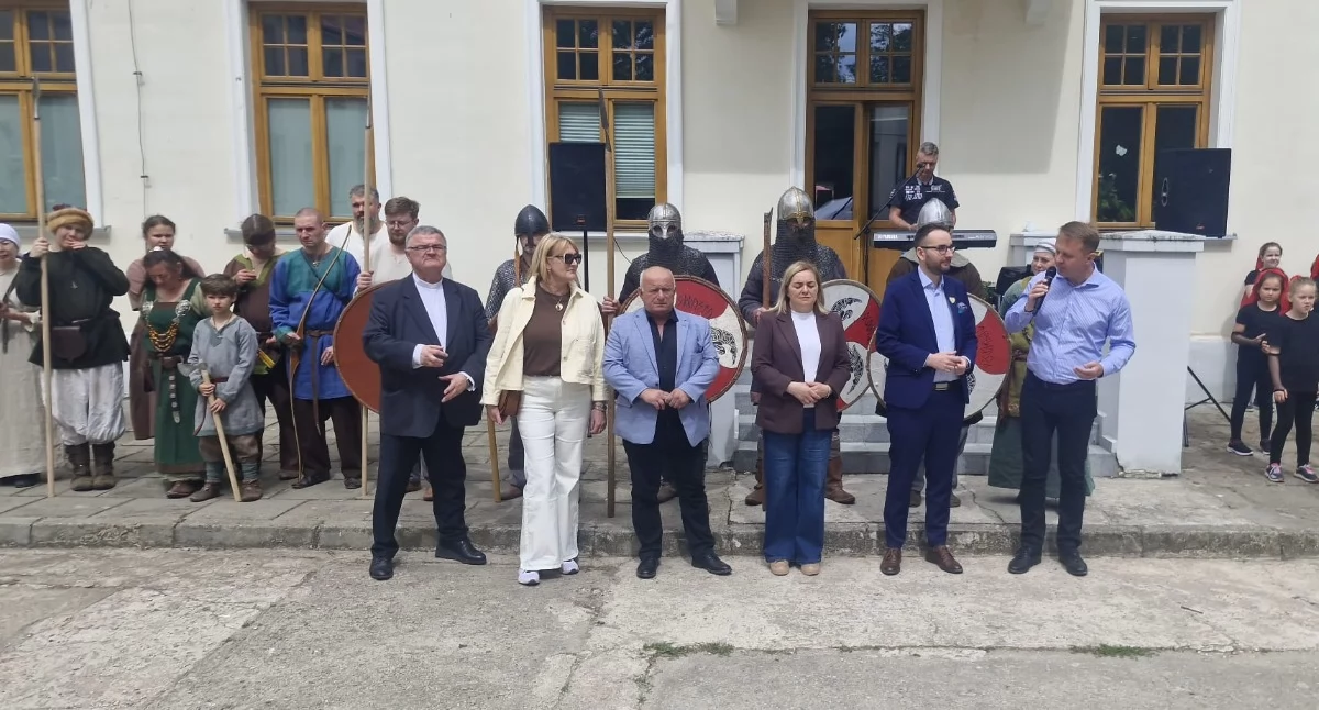 Imprezy, Dzień Rodziny Lubieniu Kujawskim połączył zabawę pokazy rycerskie pomocą chorego Jakuba - zdjęcie, fotografia