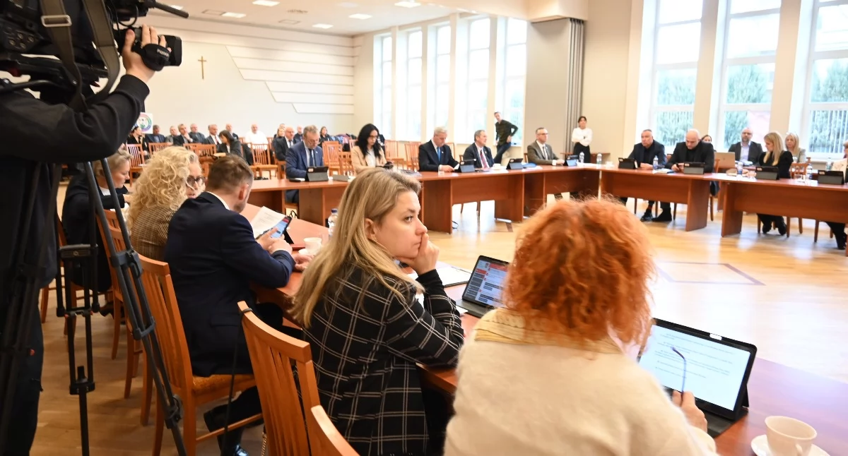 Urząd Miasta, Włocławek szykuje zmiany obsłudze szkół Chodzi cyberbezpieczeństwo zamówienia publiczne - zdjęcie, fotografia