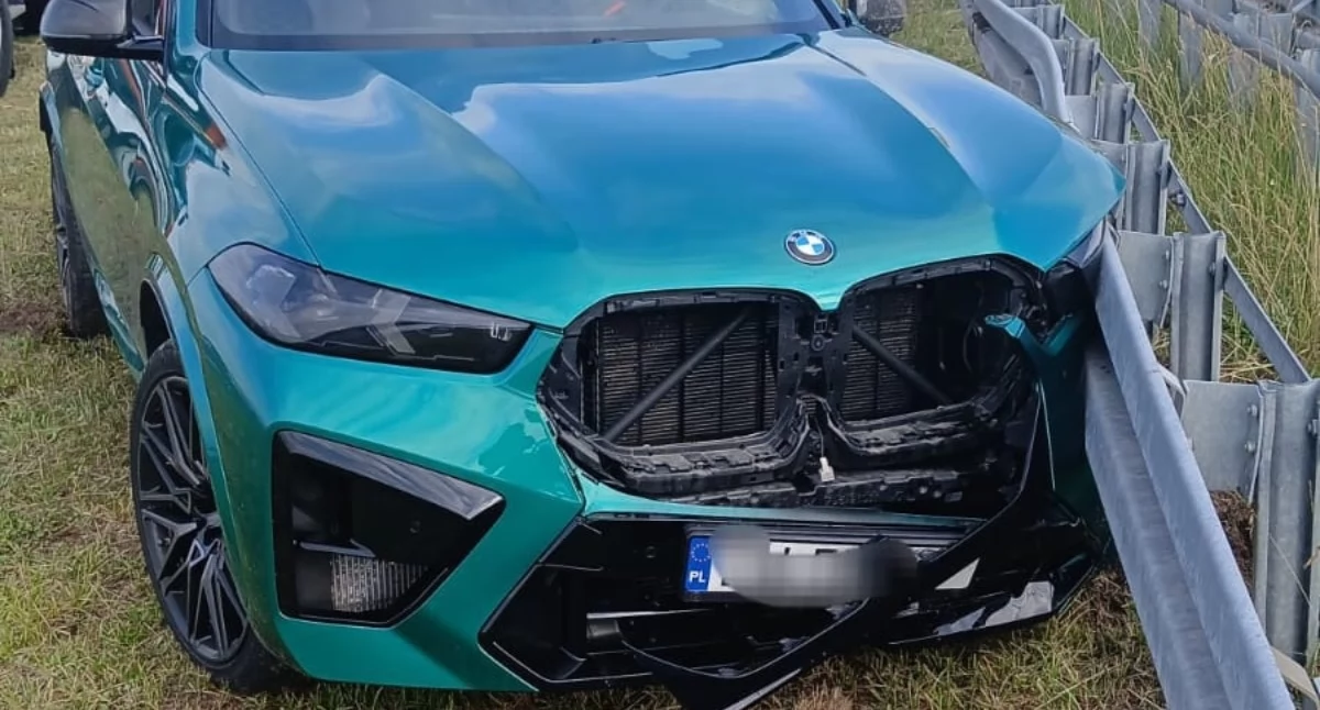 Policja - komunikaty policyjne, Utrudnienia Włocławkiem Skoda uderzyły bariery - zdjęcie, fotografia