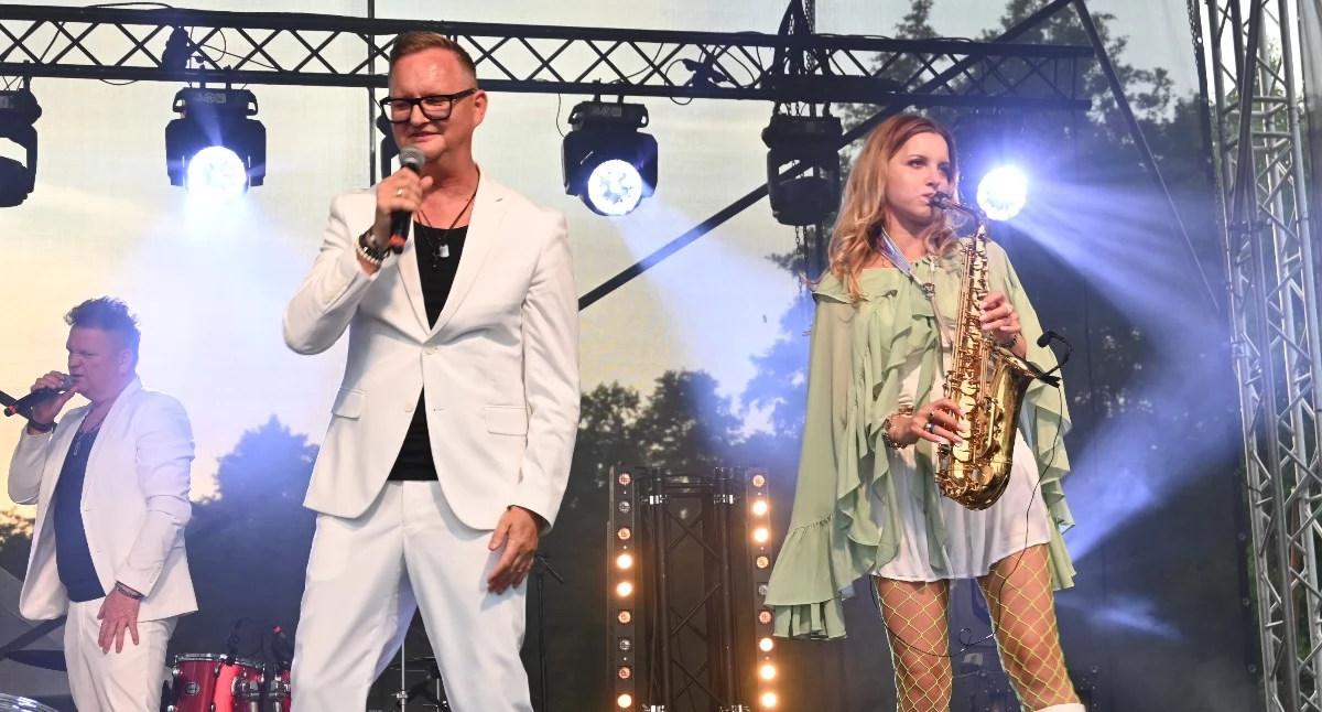 Rozrywka, Festiwal Zespołów Weselnych Boniewie Młode talenty koncert jednej scenie - zdjęcie, fotografia