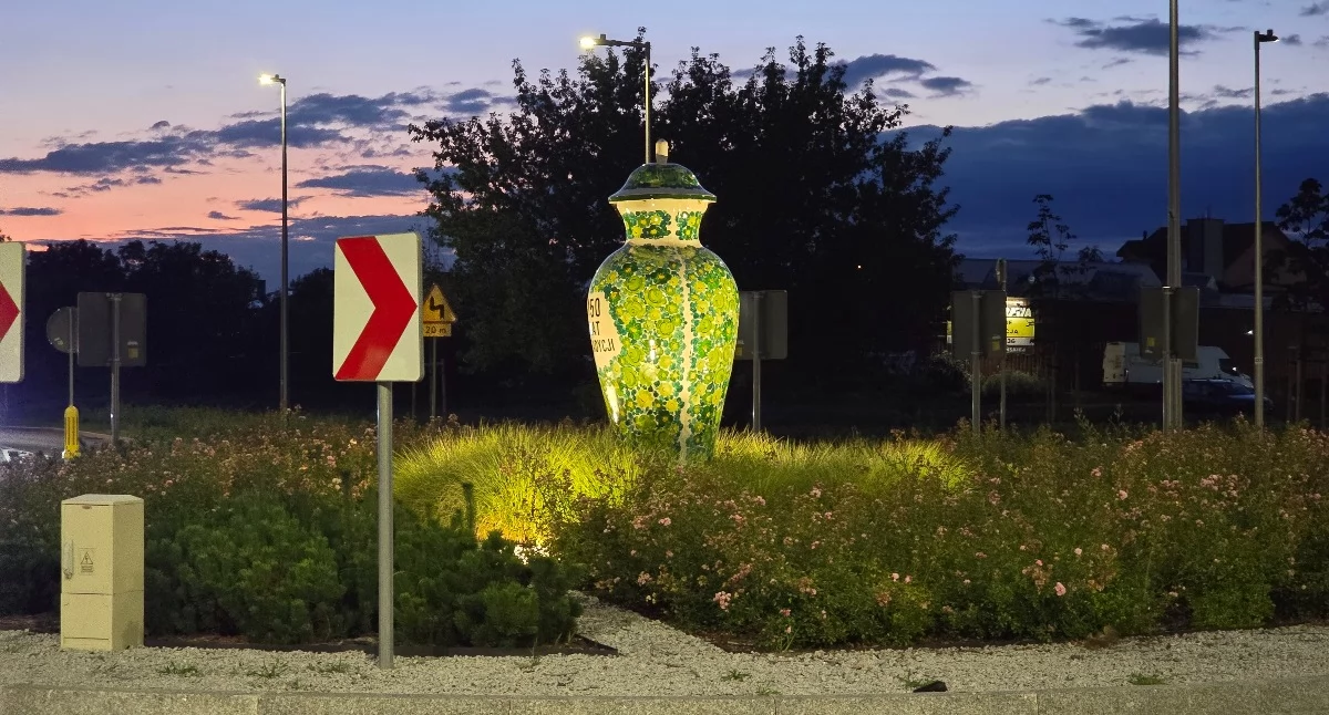 Komunikacja, tabliczek rondach ulicach przyjezdni błądzą Włocławku - zdjęcie, fotografia