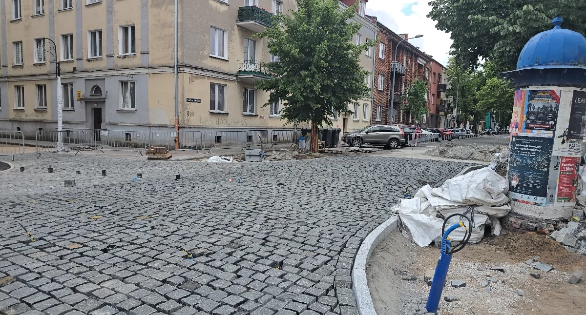 Inwestycje, Zniknął słup Antoniego wróci historyczny element ulicy - zdjęcie, fotografia