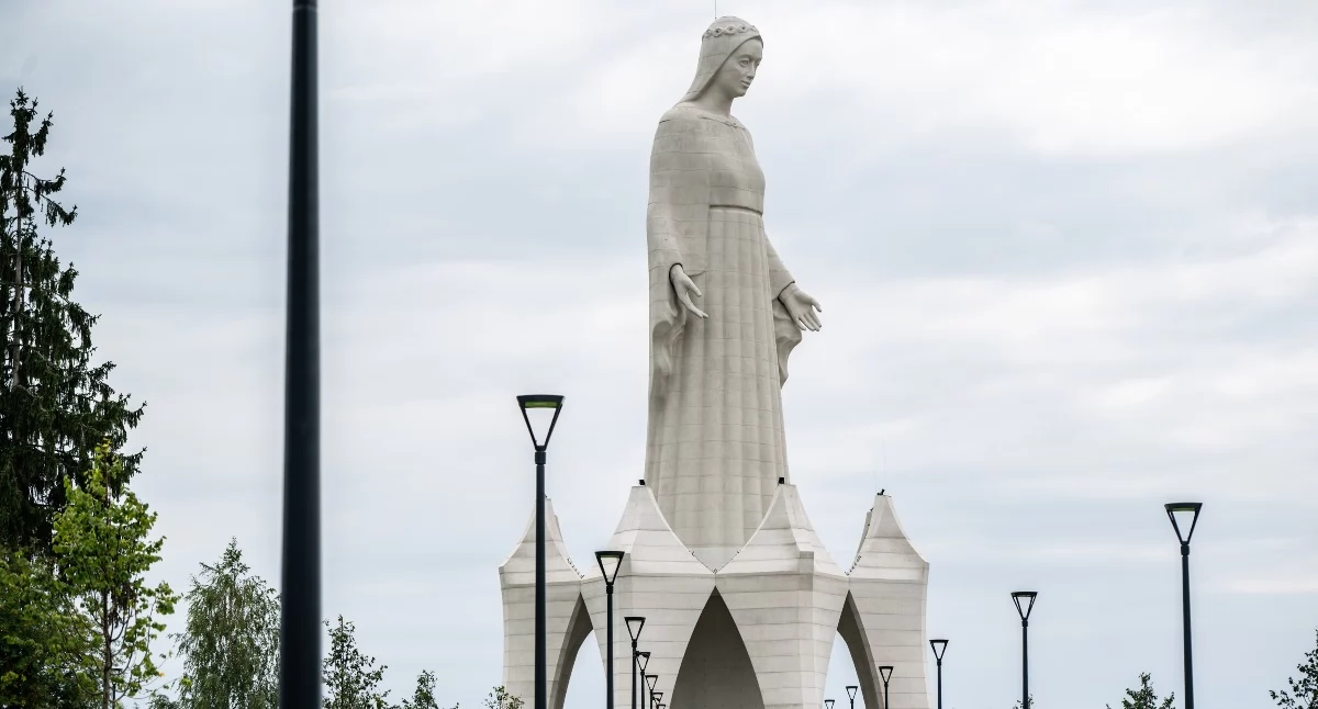 Kościół - Parafie , Najwyższa figura Matki Boskiej Europie powstaje Konotopiu powiecie lipnowskim Przyciąga coraz więcej odwiedzających - zdjęcie, fotografia