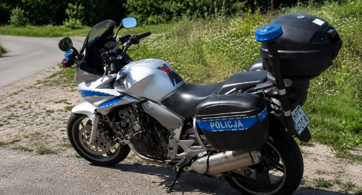 Policja - komunikaty policyjne, pijanych rowerzystów jeden dzień Kierujący hulajnogami lupą - zdjęcie, fotografia