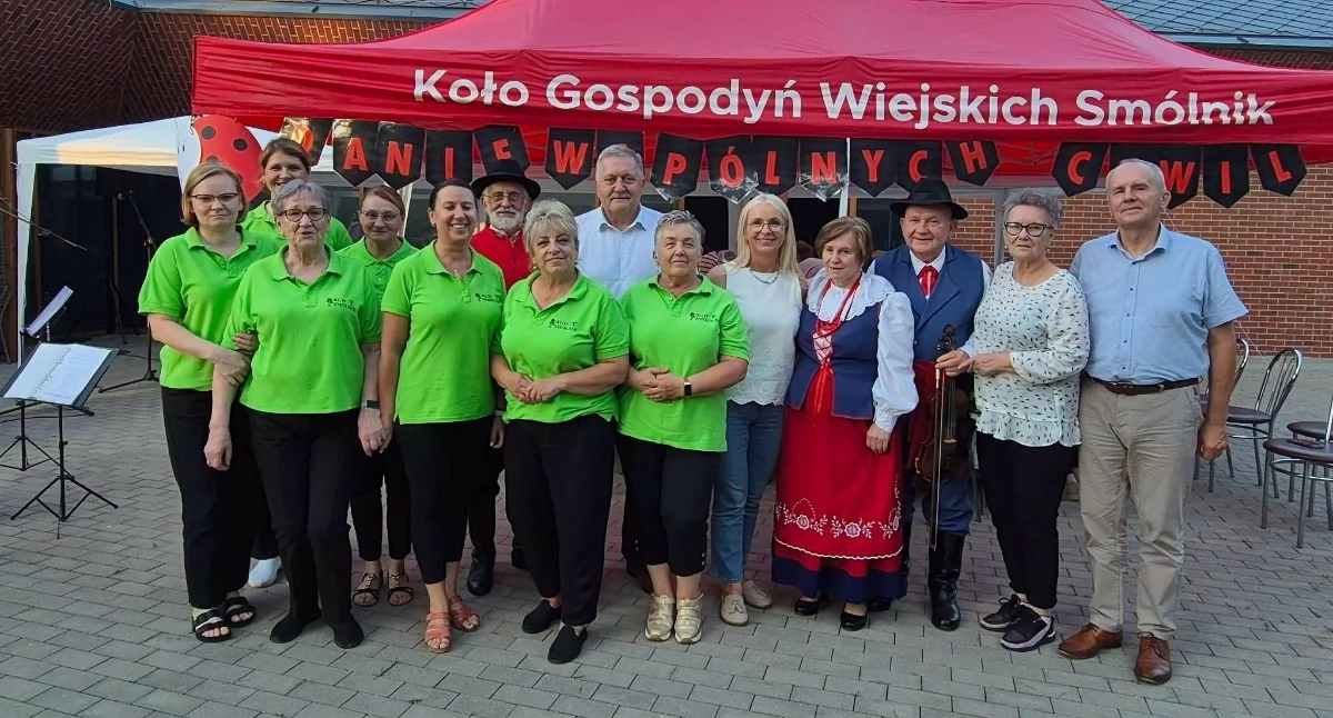 Ludzie_, Spotkanie Seniorów Smólniku Smólnik zadbało seniorów Zespół Folklorystyczny poruszył serca - zdjęcie, fotografia