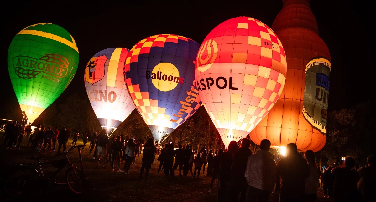 Ludzie_, Kolorowe balony znów Włocławkiem Przed niezwykłego widowiska - zdjęcie, fotografia