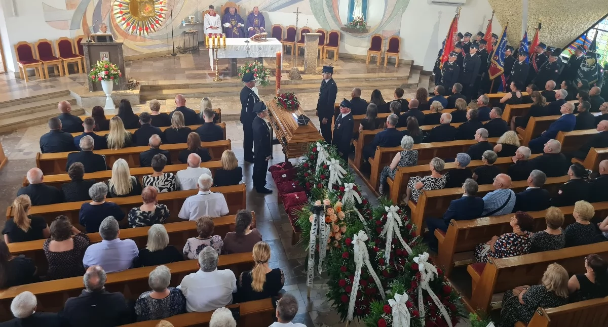 Polecamy, Żegnaj Rysiu Smólnik cały powiat pożegnały człowieka którego będzie bardzo brakowało - zdjęcie, fotografia
