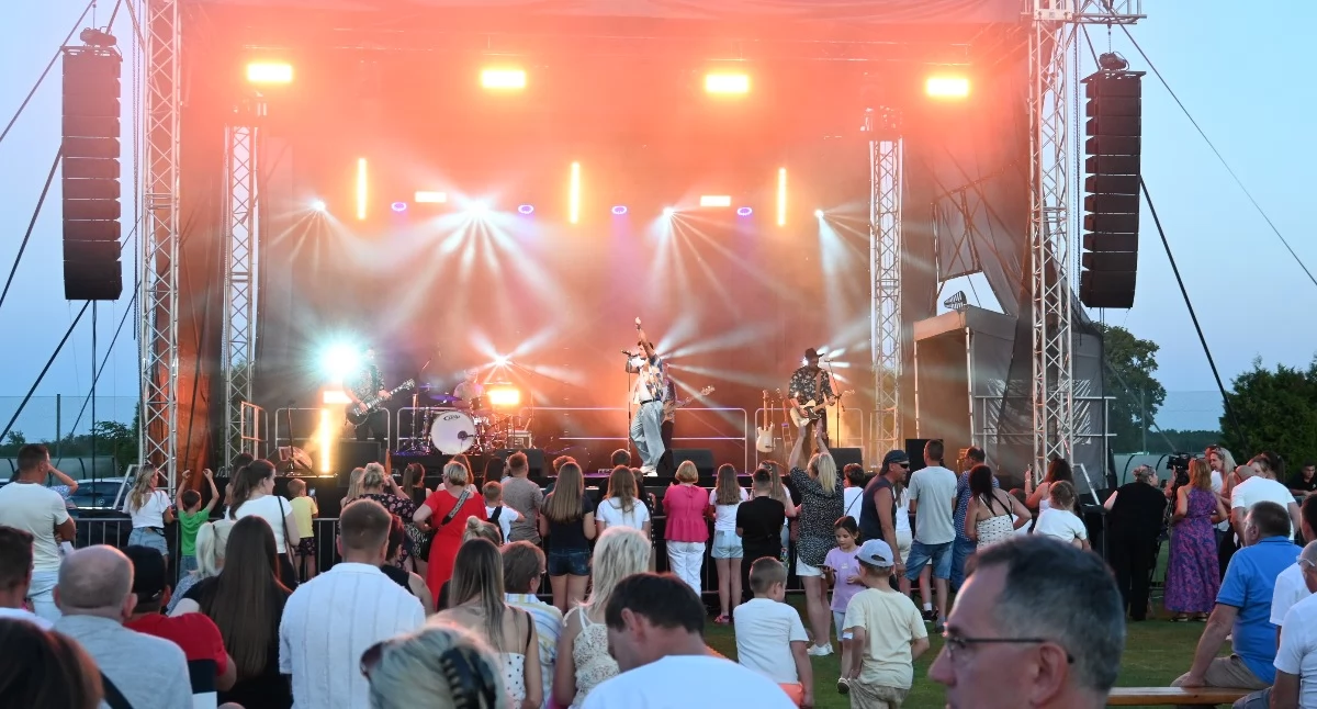 Rozrywka, Piknik Baruchowie Koncerty rodzinne atrakcje wspólne świętowanie Zdjęcia - zdjęcie, fotografia