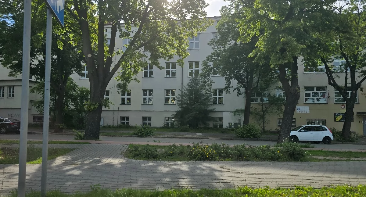Szkoły średnie, Radna kontrolę Włocławku dokumencie pojawia nazwisko wiceprezydent - zdjęcie, fotografia