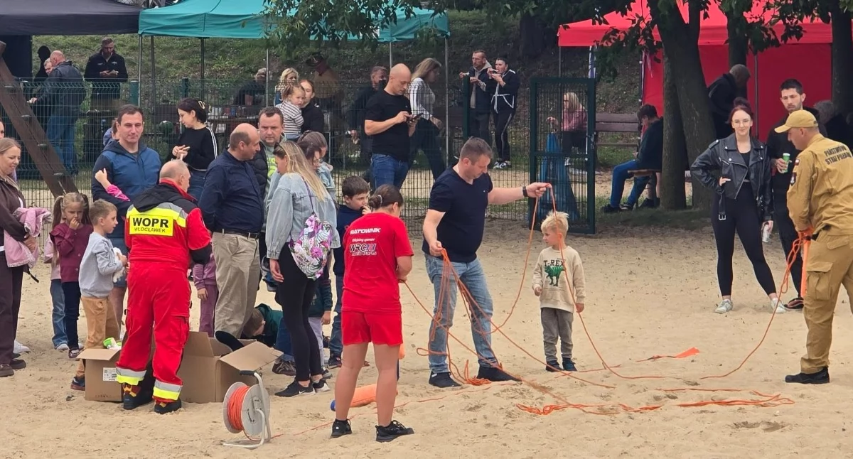 Rozrywka, Izbica Kujawska powody Druhowie pozyskali środki przygotowali piknik Długiem - zdjęcie, fotografia