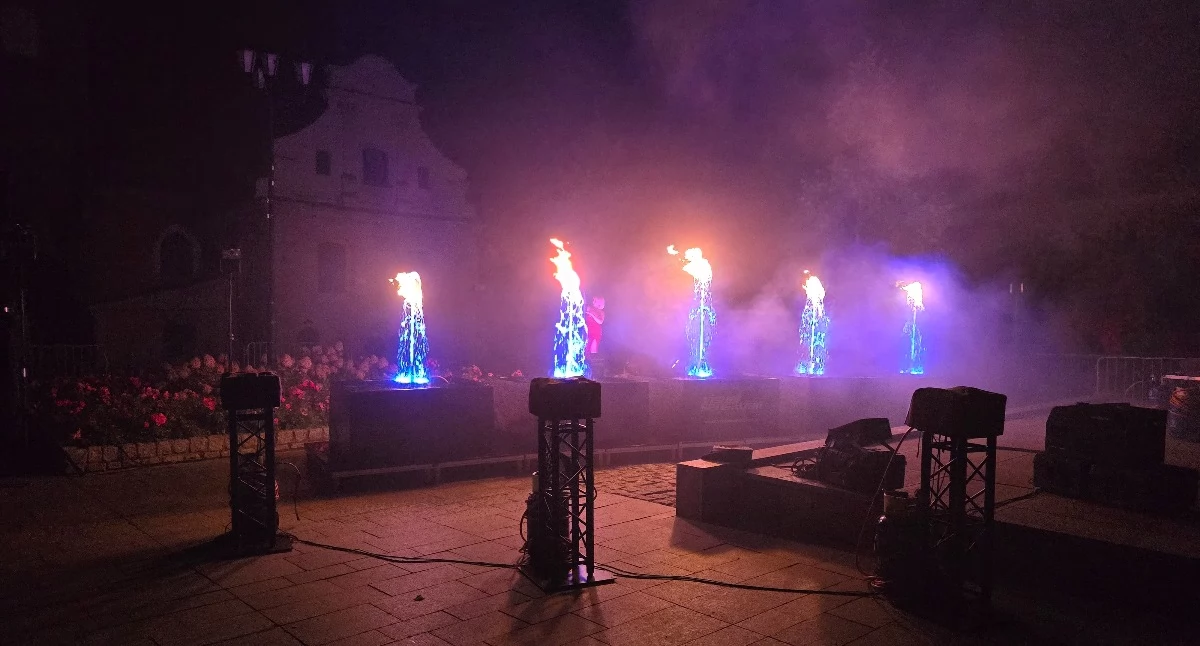 Rozrywka, Fajans Festiwal Włocławek rozświetlił Stary Rynek Festiwal Światła program pokazów weekend - zdjęcie, fotografia