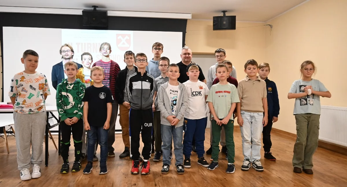 Ludzie_, Młodzi przyjechali Chodcza kilku miast szachownicach pokazali więcej talent - zdjęcie, fotografia