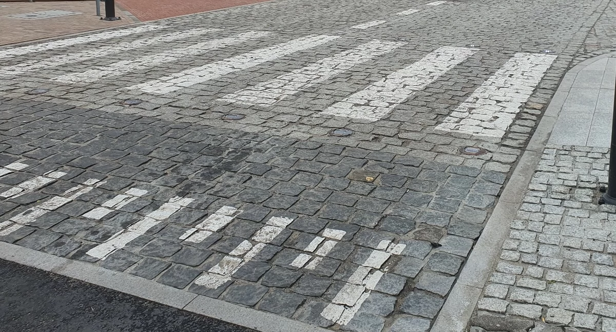 Ludzie_, pomysł przejścia Włocławku Światło reagować pojawi pieszy - zdjęcie, fotografia