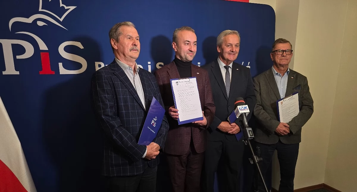 Urząd Miasta, Długa lista potrzeb mieszkańców Włocławka pokazuje palcem jeszcze zrobienia - zdjęcie, fotografia