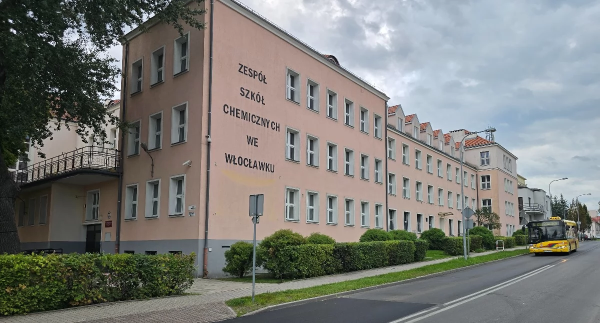 Szkoły średnie, Włocławek reaguje ataki szkołach Prezydent Włocławka zwołał sztab kryzysowy - zdjęcie, fotografia