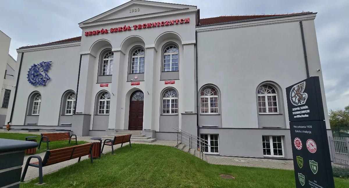 Komunikaty, Bezpieczeństwo szkołach Policja podała szykuje zmiany które odczują uczniowie - zdjęcie, fotografia