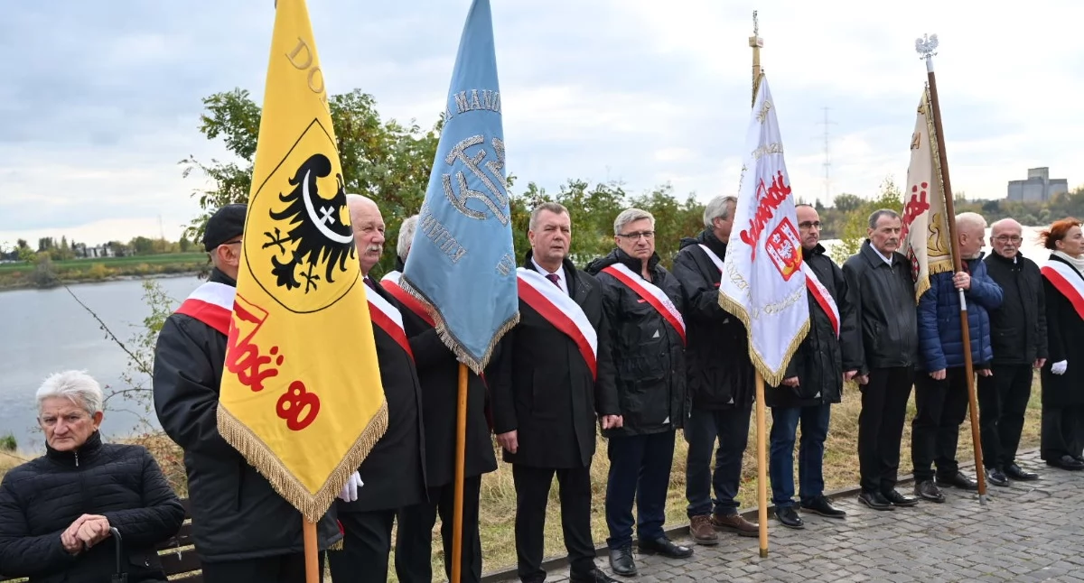 Kościół - Parafie , Włocławek pamięta Jerzym Popiełuszce tamie oddano hołd zamordowanemu kapłanowi - zdjęcie, fotografia