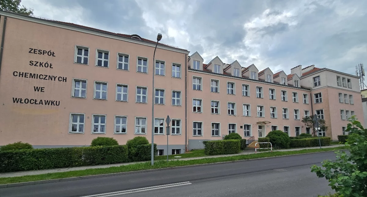 Ludzie_, Szkoła może stać twierdzą Radny alarm Włocławku - zdjęcie, fotografia