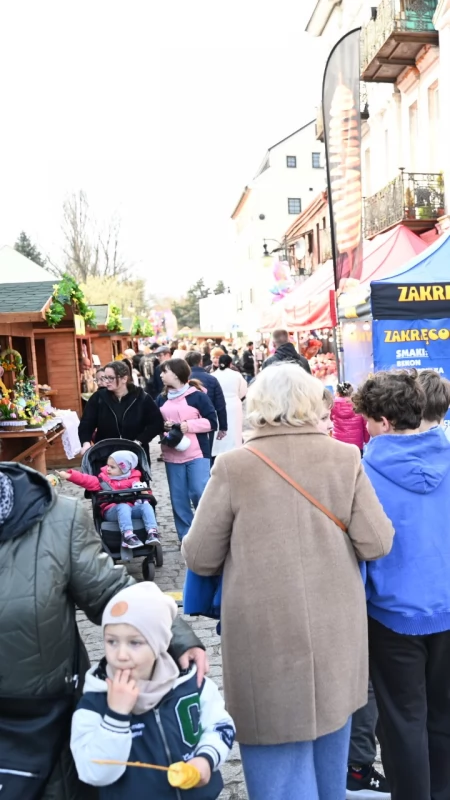 Pierwszy dzień Jarmarku Wielkanocnego we Włocławku za nami. Tłumy na Starym Rynku