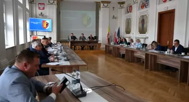 Budżet inwestycyjny powiatu przekroczył 100 mln zł. Rekordowe środki na inwestycje zatwierdzone przez Radę Powiatu