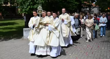 Włocławek: Procesja Bożego Ciała 2025 – Msza Święta i uroczysty pochód ulicami miasta