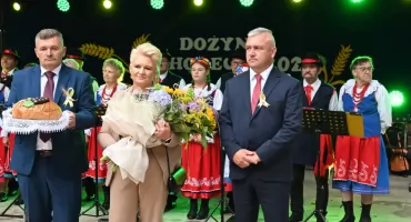 Dożynki w Chodczu. Największa parada maszyn, symboliczny chleb i konkretne słowa o rolnictwie
