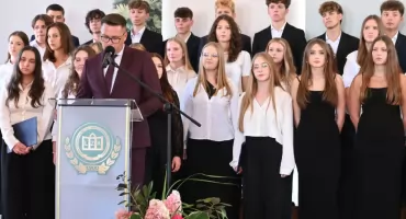Miejskie rozpoczęcie roku szkolnego 2025/2026 w LZK. Szkoła z historią, która łączy pokolenia [ZDJĘCIA]