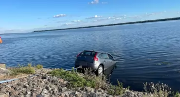 Samochód stoczył się do Wisły. Akcja ratunkowa w Dobrzyniu nad Wisłą