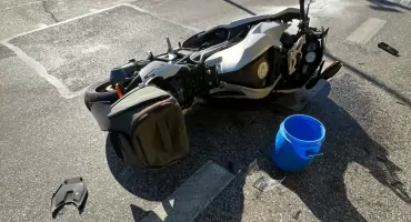 Zderzenie motocykla z Volvo na DK91. Jedna osoba trafiła do szpitala