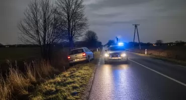Pijany kierowca wjechał do rowu. Miał prawie dwa promile