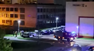 Pożar samochodu przy ulicy Fredry we Włocławku. Opel Insignia stanął w płomieniach