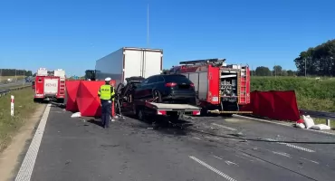 Tragiczny wypadek w regionie. Nie żyje 36-letni kierowca lawety. Zderzyły się Scania z Mercedesem