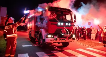 Powitanie nowego wozu strażackiego w OSP Kąkowa Wola. Wielka feta pod remizą w gminie Brześć Kujawski!