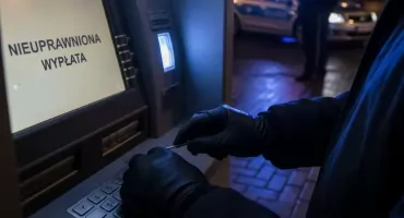 Nieuprawnione wypłaty z kont jednego z banków w regionie. Policjanci przyjęli dziesiątki zgłoszeń