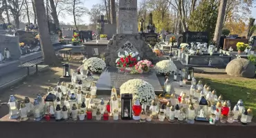 Wszystkich Świętych w Brześciu Kujawskim. Cmentarz przy Kolejowej pełen ludzi