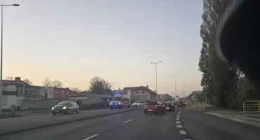 Wypadek na ulicy Okrzei we Włocławku. Na miejscu służby ratunkowe