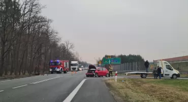 Poważny wypadek na DK91. Zderzyły się 3 samochody osobowe