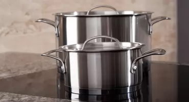 Które materiały najlepiej sprawdzają się na kuchenkach indukcyjnych?