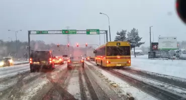 Włocławek i okolice pod śniegiem: IMGW wydało ostrzeżenie